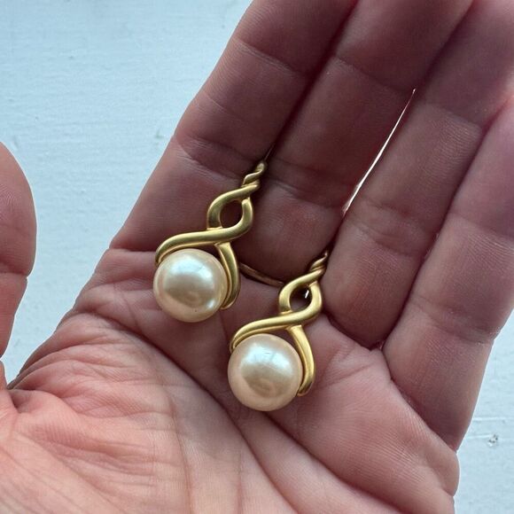 Good Tone Pearl Drop Earrings - Picture 1 of 7